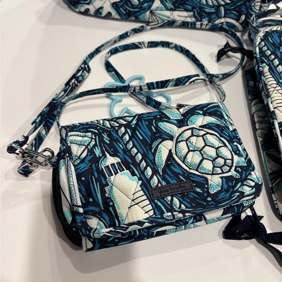 Vera Bradley 3 Pieces Vacation Bags/Wallet - Picture 5 of 6